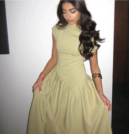 Elegante midi-jurk met hoge hals en geplooide rok – EllaGrace - Glamorix