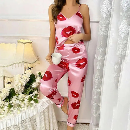 Satijnen dames pyjamaset met speelse lippenprint – LUNARIA KISS - Glamorix