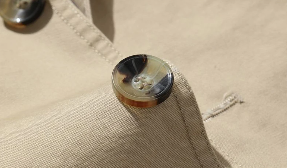 LEX – Klassieke trenchcoat met dubbele rij knopen