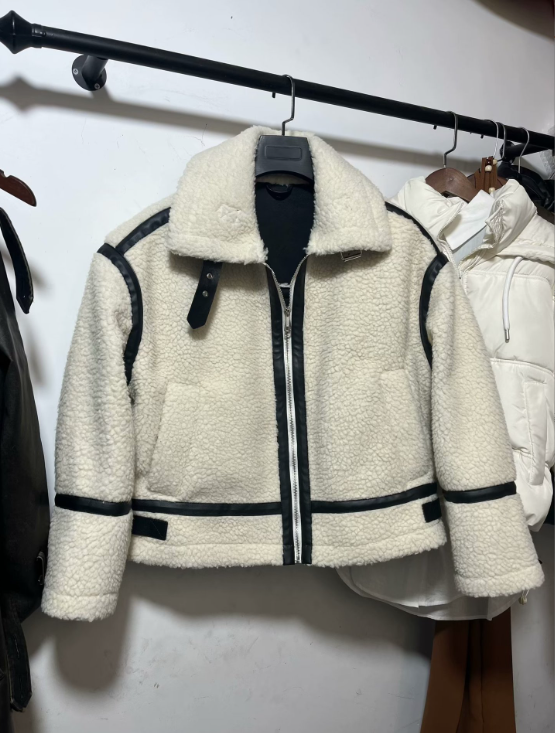 Enslee - Schapenvacht Jas met Gesp en Kraag