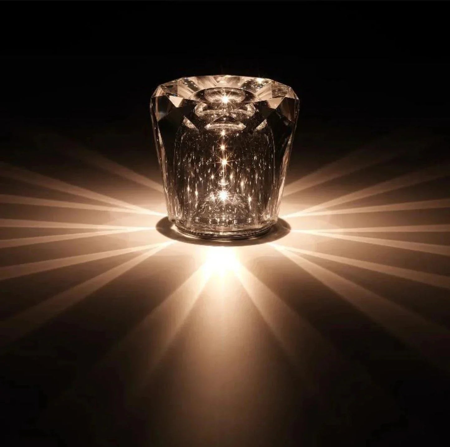 LUMICRYSTAL - Lamp met ijzeren basis en kristallen accenten
