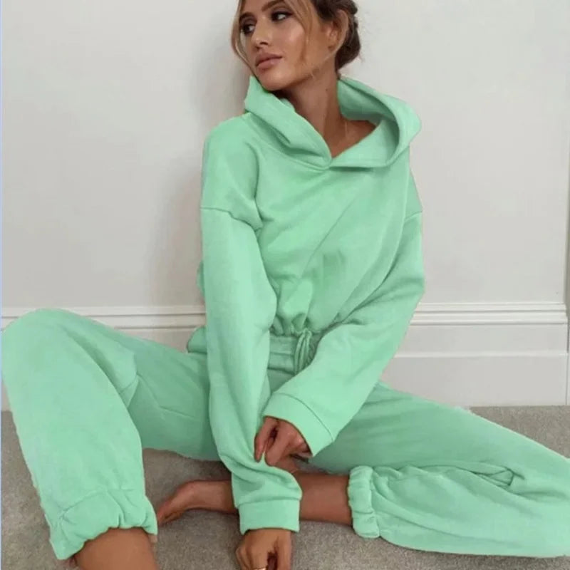 Stijlvolle dames lounge set met cropped hoodie en jogger – RAYA RELAX - Glamorix