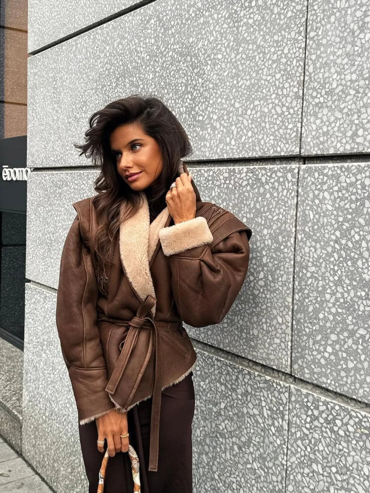 KAILANI - Trendy en warme herfstjas voor stijlvolle dagen