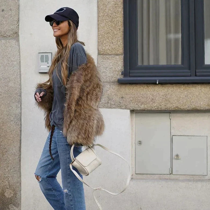 LEONA - Abrigo de moda en piel sintética de felpa para mujer - Glamorix