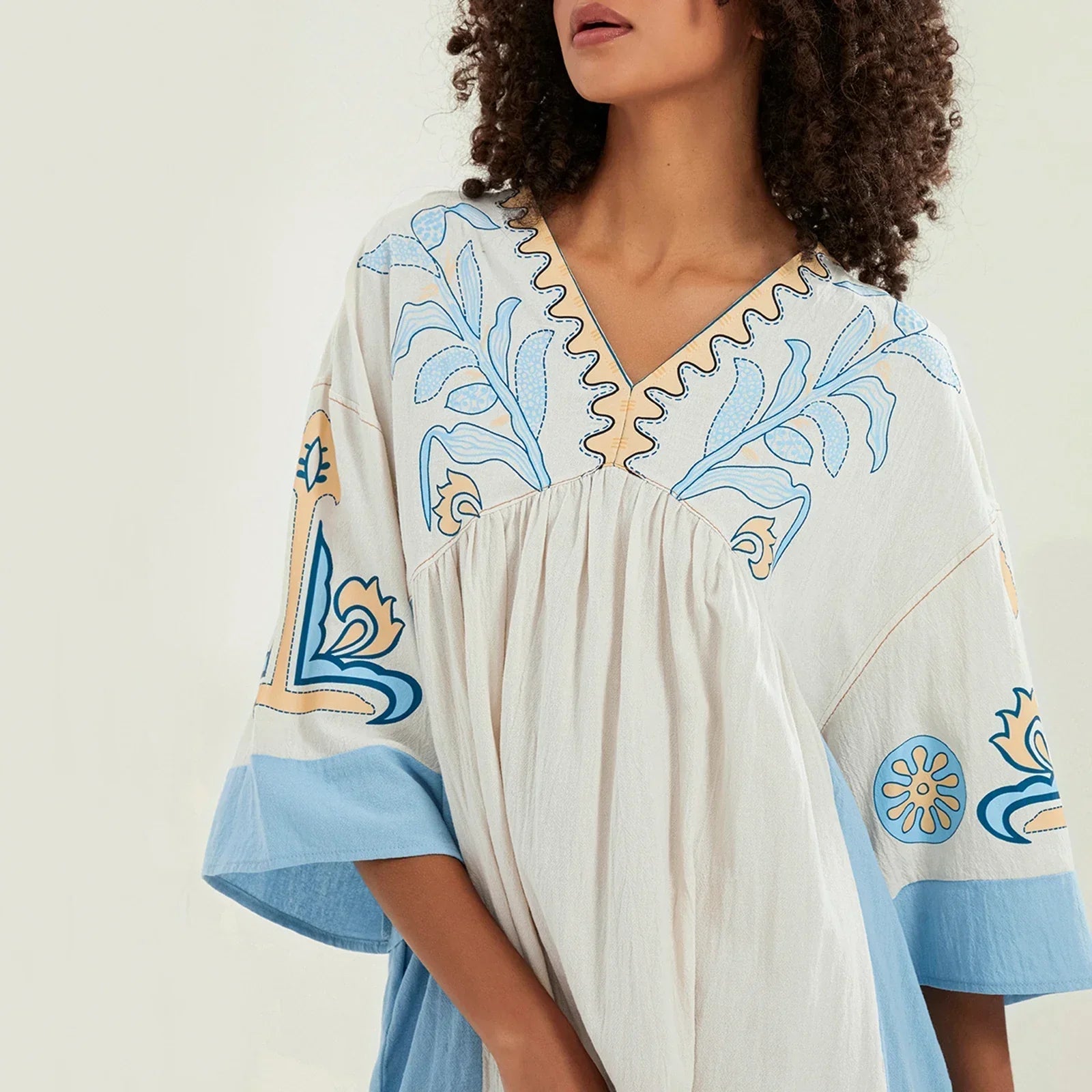 Dames tuniekjurk met V-hals en geborduurde details – ISLA BOHO - Glamorix