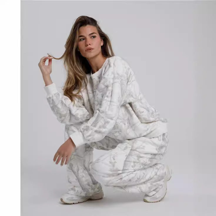 Tweedelige trainingsset met hoodie en bijpassende broek in camouflage bladprint voor comfortabel dragen – VORTEX - Glamorix