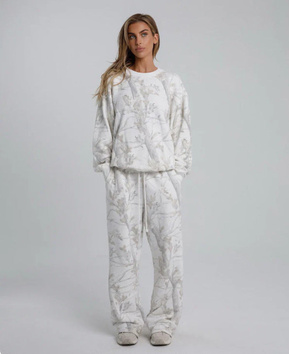 Tweedelige trainingsset met hoodie en bijpassende broek in camouflage bladprint voor comfortabel dragen – VORTEX - Glamorix