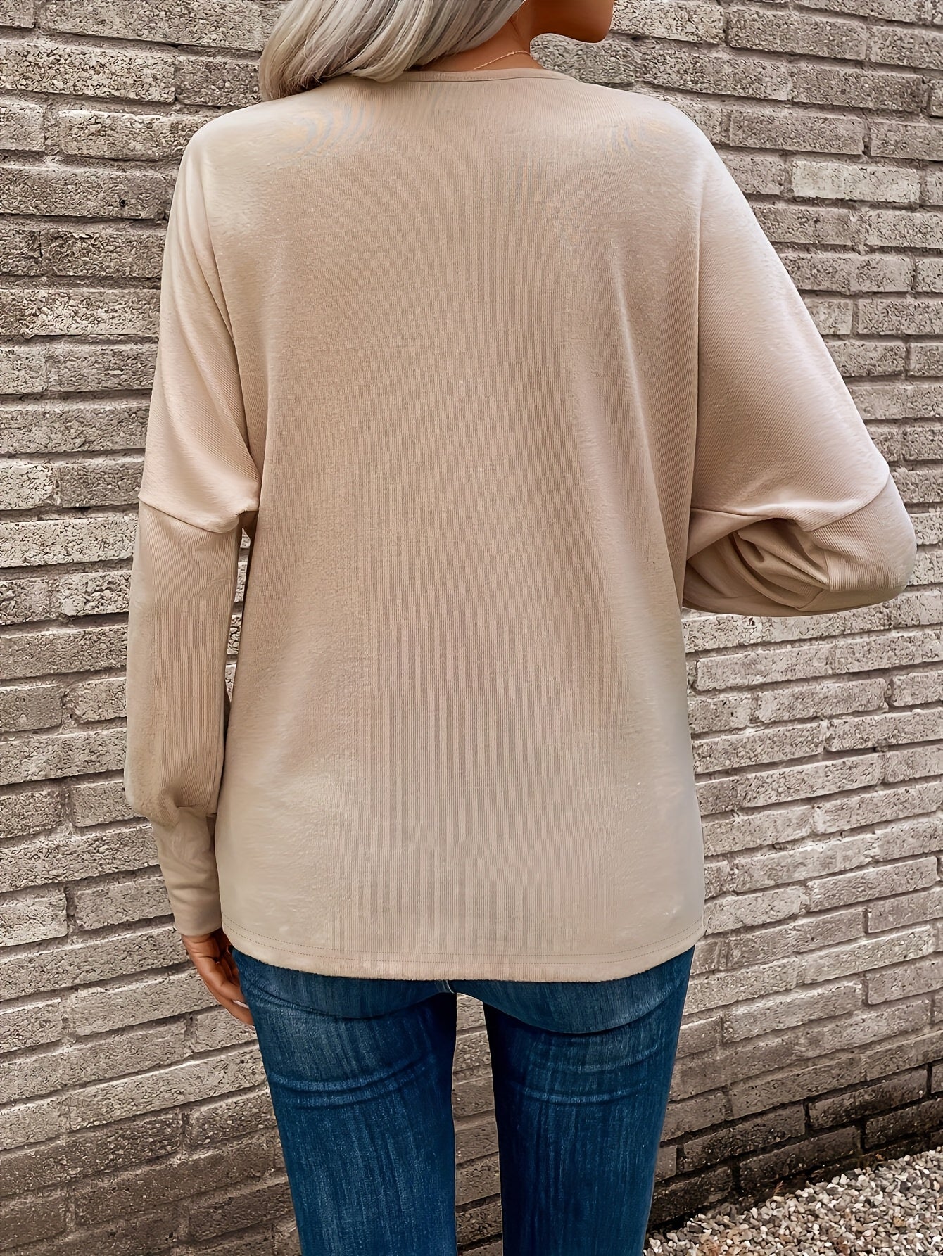 Trui met vallende kraag en knoopdetails voor dames. – LUMORA - Glamorix