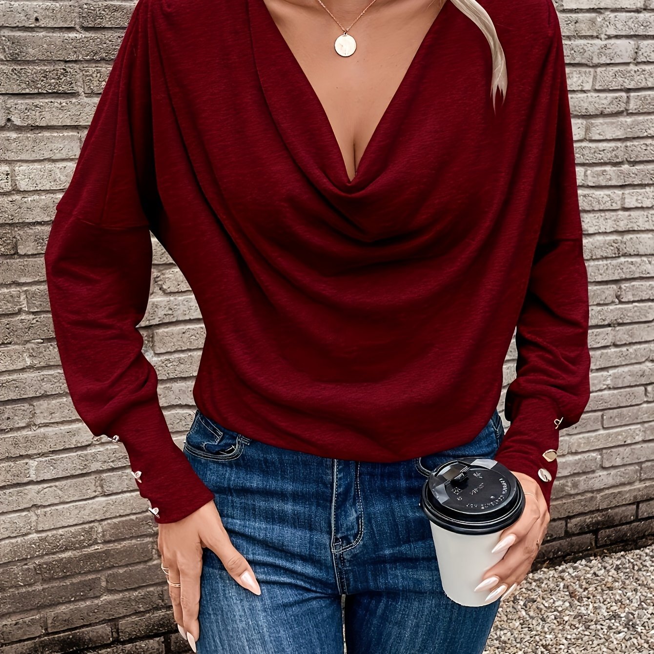 Trui met vallende kraag en knoopdetails voor dames. – LUMORA - Glamorix