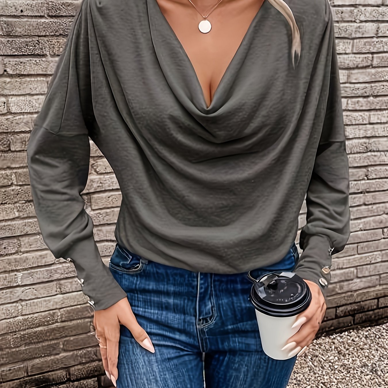 Trui met vallende kraag en knoopdetails voor dames. – LUMORA - Glamorix