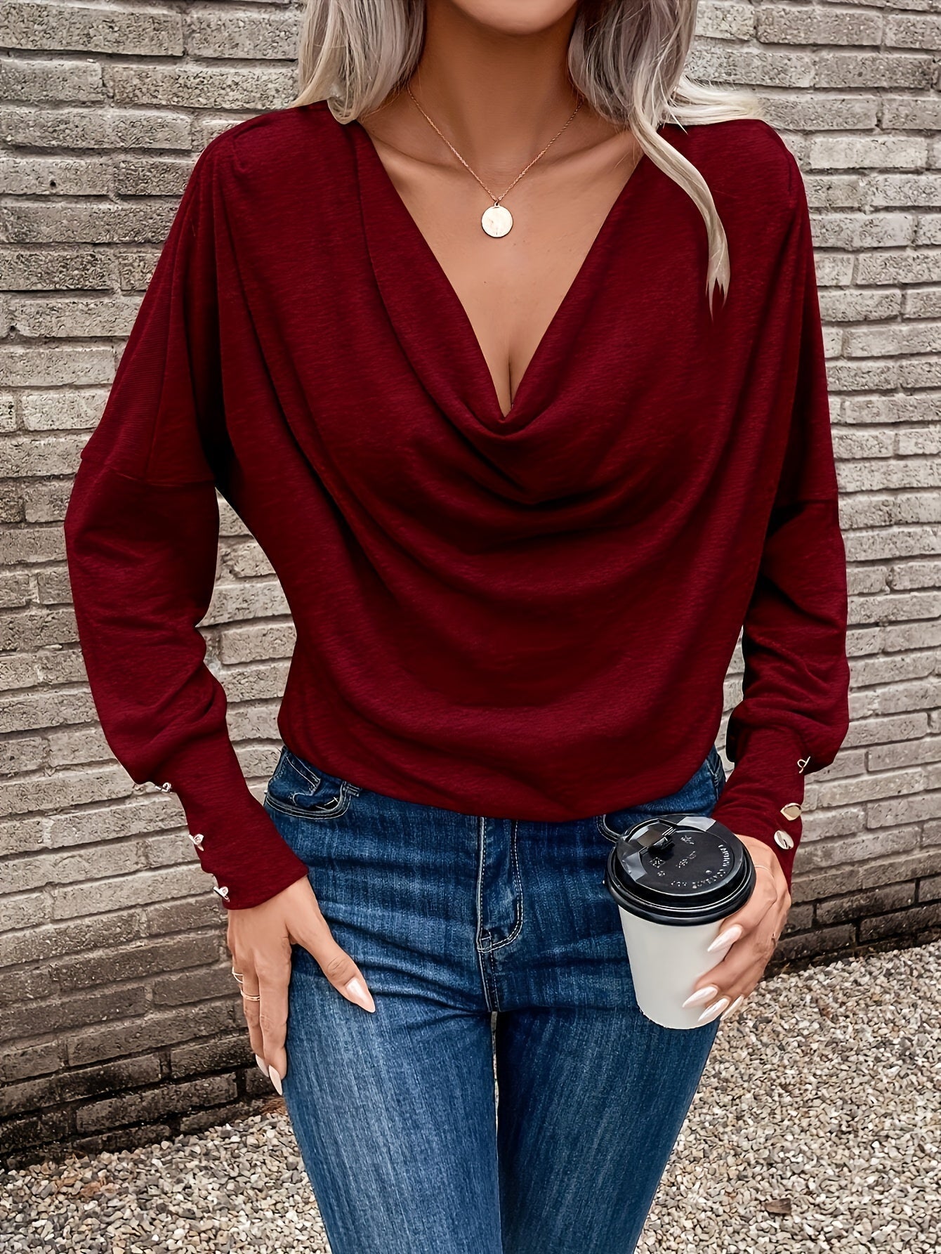 Trui met vallende kraag en knoopdetails voor dames. – LUMORA - Glamorix