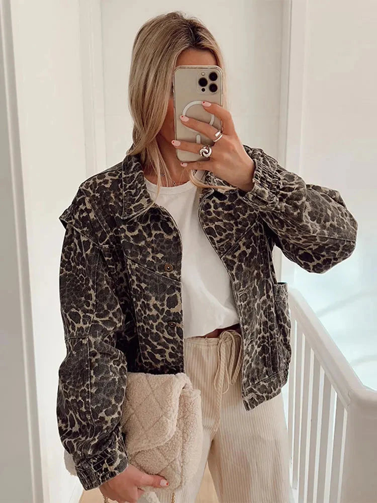 Casual korte jas met luipaardprint biedt een gedurfde stijl en persoonlijkheid voor dames – ZELVIA - Glamorix