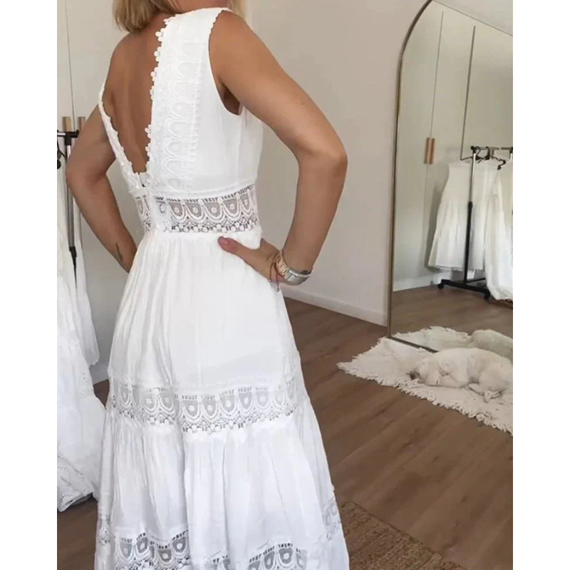 Zomerse damesjurk met V-hals en verfijnde kanten accenten – LÉANA LACE - Glamorix