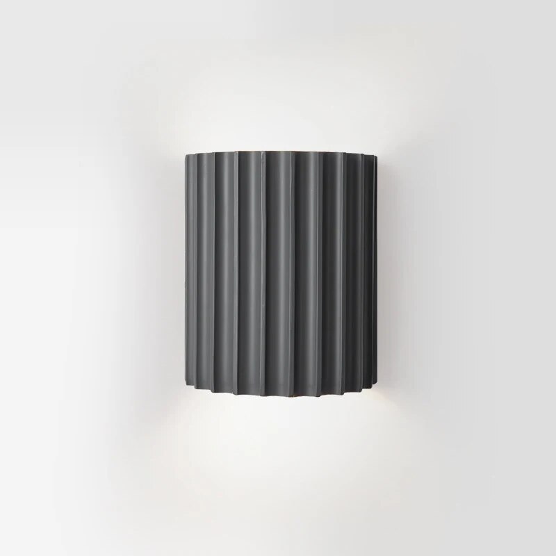 Moderne wandlamp van hars met artistiek design – SOLVARA LightForm - Glamorix