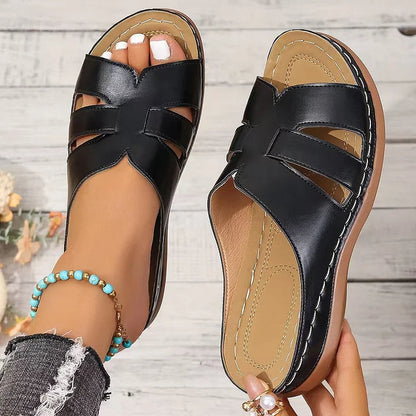 Stijlvolle dames slippers met uitgesneden band en comfortabele pasvorm – LUNAYA SLIDE - Glamorix