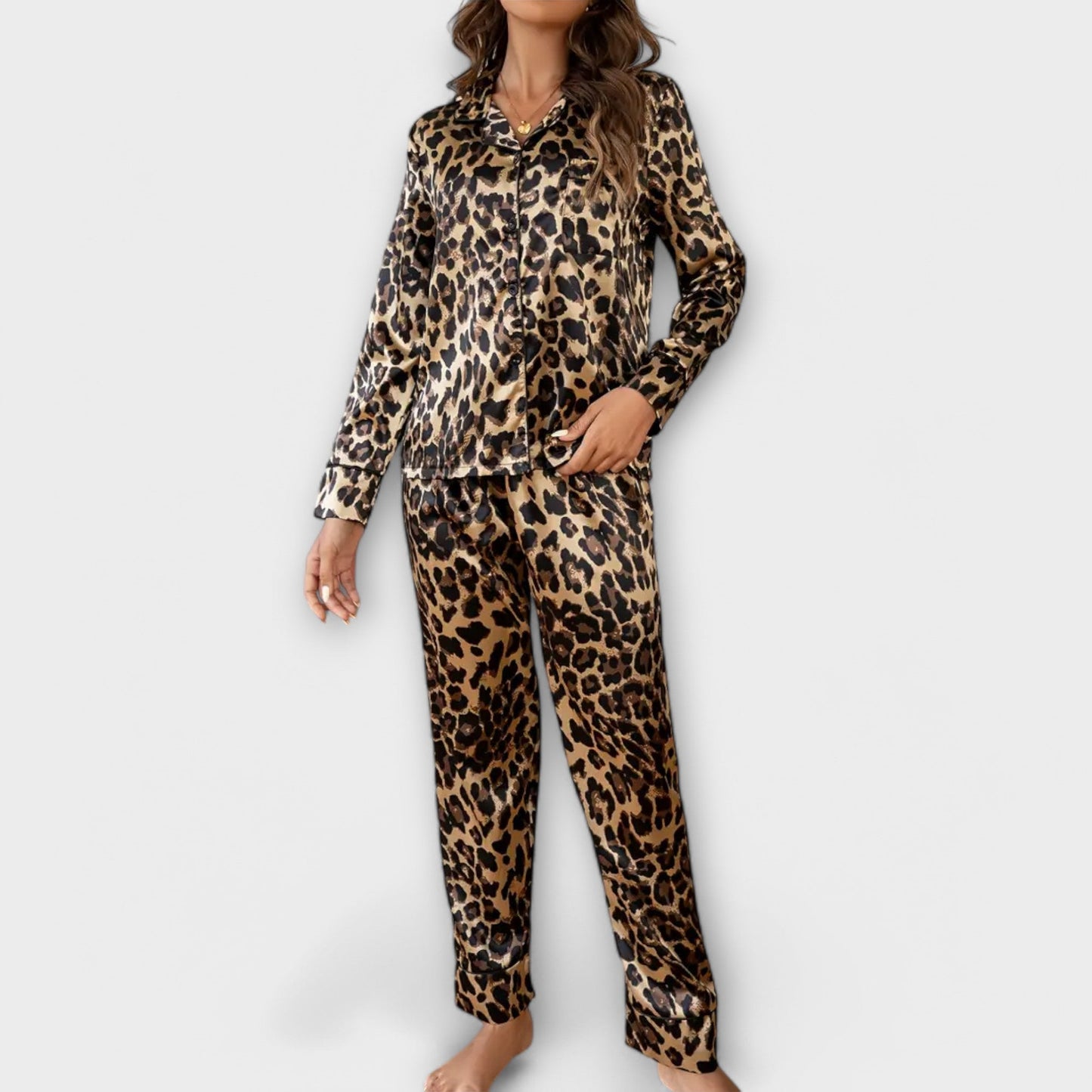 Satijnen dames pyjamaset met panterprint en losse pasvorm – CELESTA WILD - Glamorix