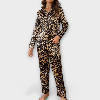 Satijnen dames pyjamaset met panterprint en losse pasvorm – CELESTA WILD - Glamorix