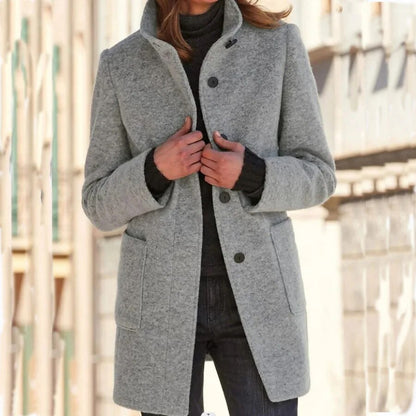 SOFIA - Elegante middellange jas met knoopsluiting