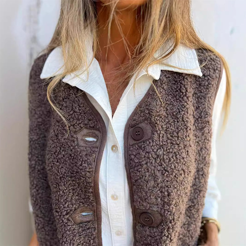 MONTANA - Elegant gebreid herfstvest met opvallende grote knopen