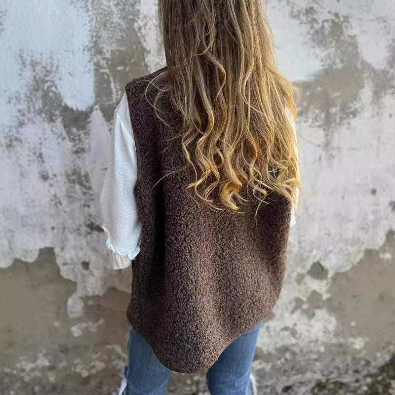 MONTANA - Elegant gebreid herfstvest met opvallende grote knopen