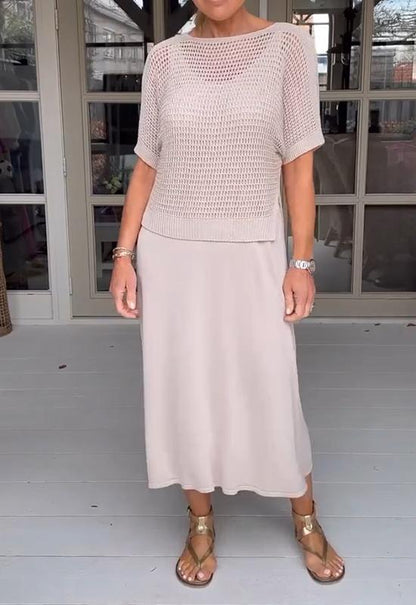 Stijlvol en veelzijdig: Twee-delig damespak met schortjurk en blouse – ELVINA