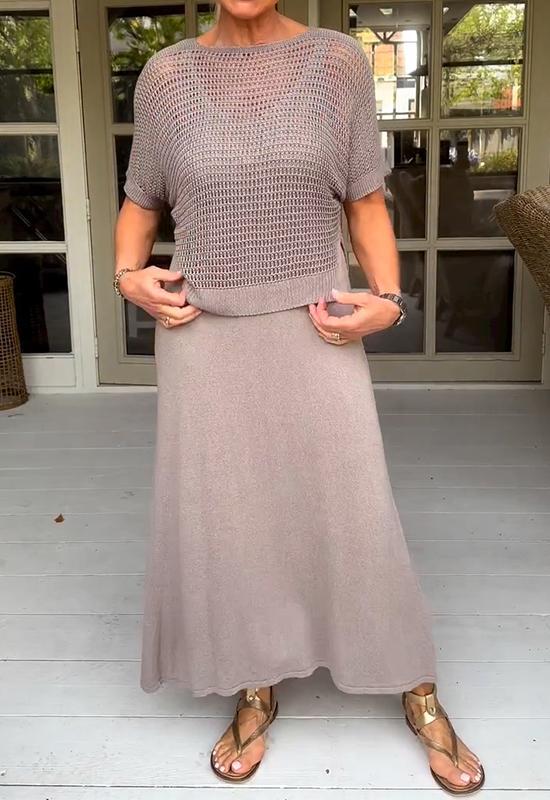 Stijlvol en veelzijdig: Twee-delig damespak met schortjurk en blouse – ELVINA