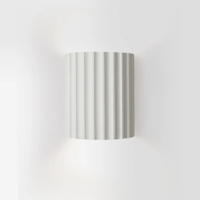 Moderne wandlamp van hars met artistiek design – SOLVARA LightForm - Glamorix