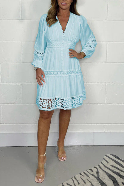 Stijlvolle Damesjurk met V-Hals en Broderie Accenten voor Feestelijke Gelegenheden – LUNA FLEUR - Glamorix