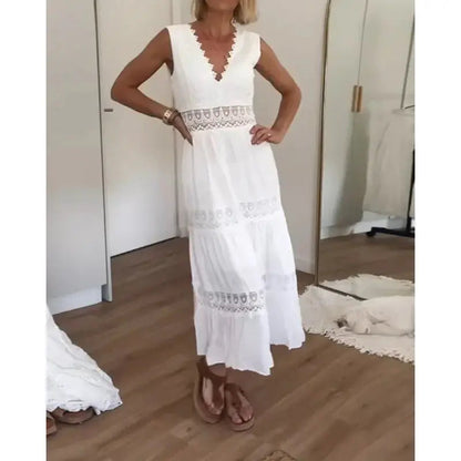 Zomerse damesjurk met V-hals en verfijnde kanten accenten – LÉANA LACE - Glamorix