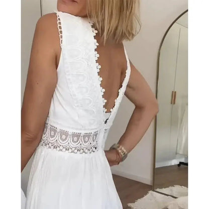 Zomerse damesjurk met V-hals en verfijnde kanten accenten – LÉANA LACE - Glamorix