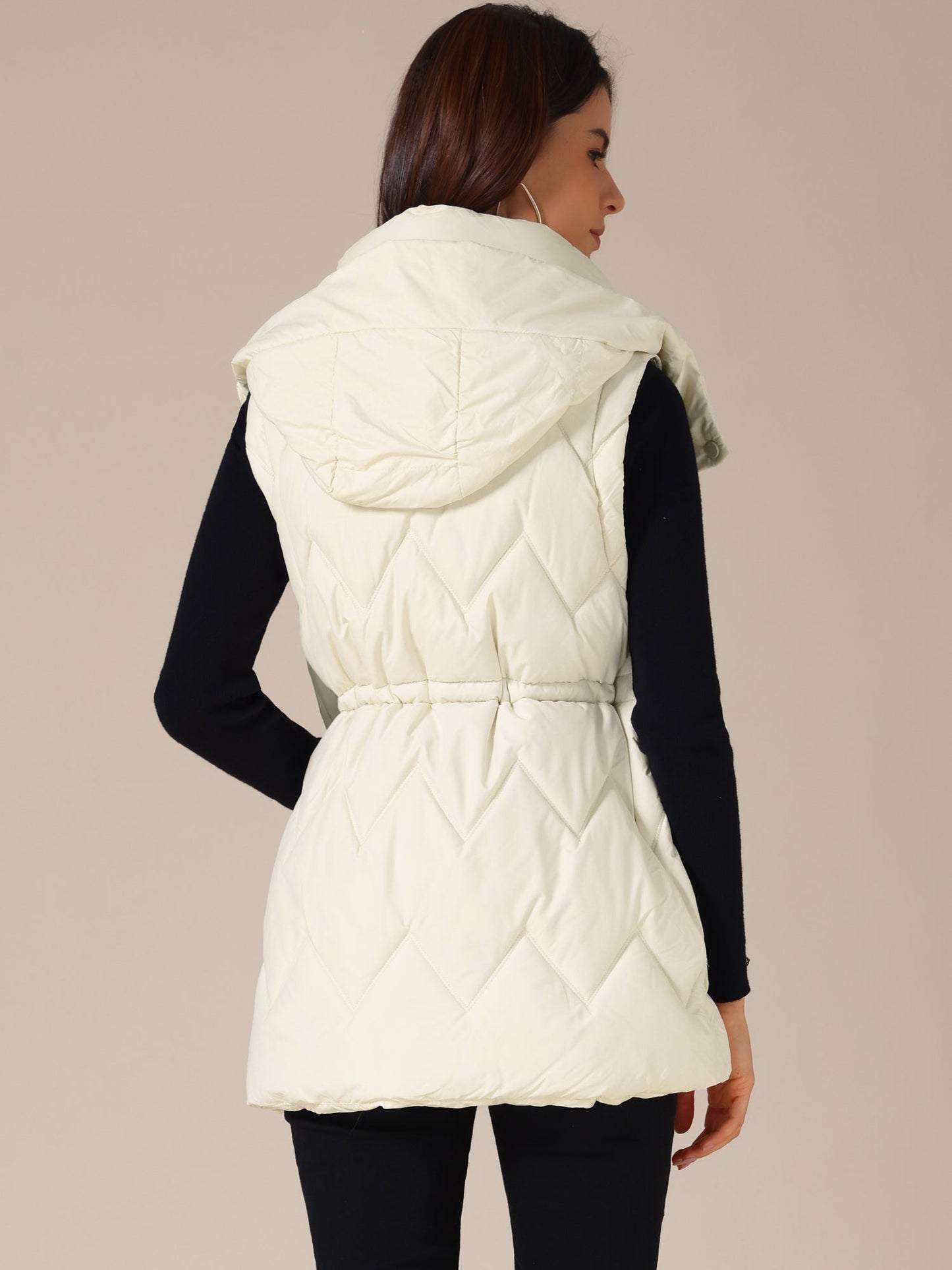 NAYLA – Lange gewatteerde dames bodywarmer met capuchon - Glamorix